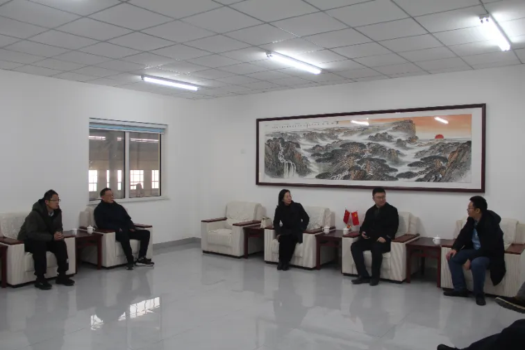 ​Velkommen til en delegation fra Shandong University of Architecture for at besøge fabrikken og udforske samarbejde